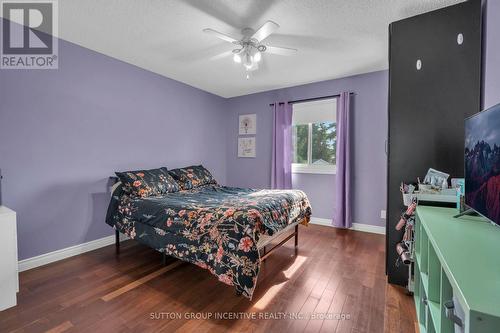 9 Tower Court, Bradford West Gwillimbury, ON - Indoor Photo Showing Bedroom