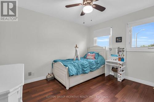 9 Tower Court, Bradford West Gwillimbury, ON - Indoor Photo Showing Bedroom