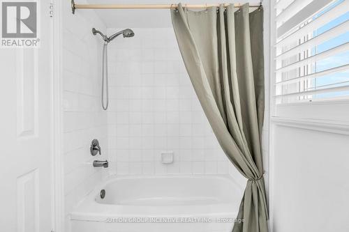 9 Tower Court, Bradford West Gwillimbury, ON - Indoor Photo Showing Bathroom