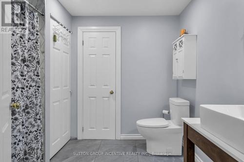 9 Tower Court, Bradford West Gwillimbury, ON - Indoor Photo Showing Bathroom