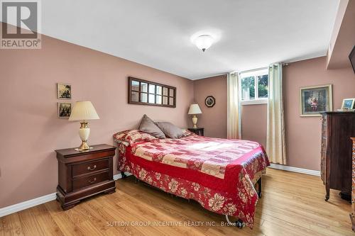 9 Tower Court, Bradford West Gwillimbury, ON - Indoor Photo Showing Bedroom