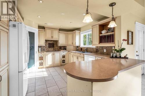 9 Tower Court, Bradford West Gwillimbury, ON - Indoor Photo Showing Kitchen With Double Sink