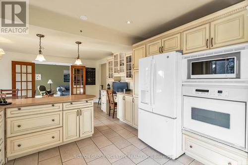 9 Tower Court, Bradford West Gwillimbury, ON - Indoor Photo Showing Kitchen