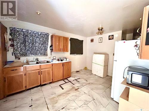 760 Garnet Street, Regina, SK - Indoor Photo Showing Kitchen With Double Sink