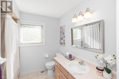 88 Gatestone Drive, Hamilton, ON - Indoor Photo Showing Bathroom