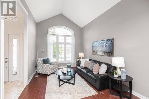 88 Gatestone Drive, Hamilton, ON - Indoor Photo Showing Living Room