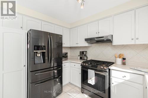 88 Gatestone Drive, Hamilton, ON - Indoor Photo Showing Kitchen