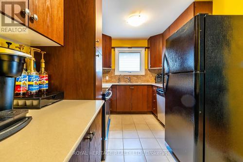 11 - 231 Oxford Street, Orillia, ON - Indoor Photo Showing Kitchen