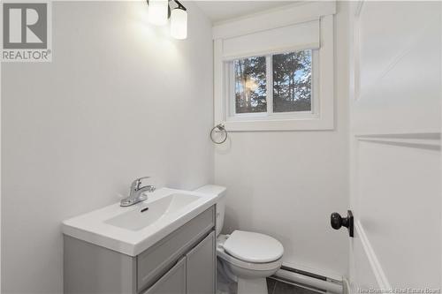 188-190 Tilley Drive, Fredericton, NB - Indoor Photo Showing Bathroom