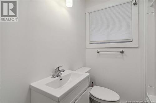 188-190 Tilley Drive, Fredericton, NB - Indoor Photo Showing Bathroom