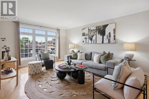 8 Mull Crescent, Clarington, ON - Indoor Photo Showing Living Room