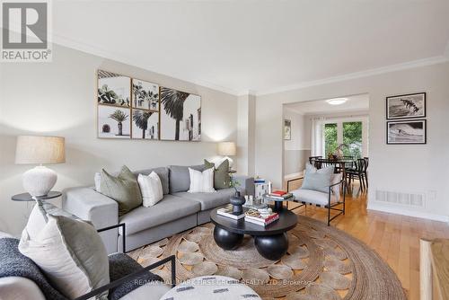 8 Mull Crescent, Clarington, ON - Indoor Photo Showing Living Room