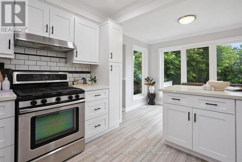 8 Mull Crescent, Clarington, ON - Indoor Photo Showing Kitchen With Upgraded Kitchen