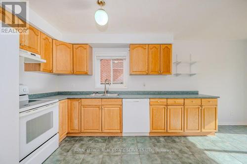 1624 Parish Lane, Oakville, ON - Indoor Photo Showing Kitchen