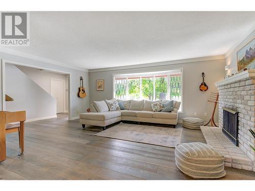 4531 Raymer Road, Kelowna, BC - Indoor Photo Showing Living Room With Fireplace