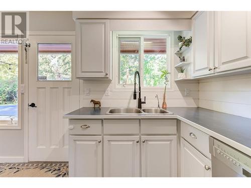 4531 Raymer Road, Kelowna, BC - Indoor Photo Showing Kitchen With Double Sink