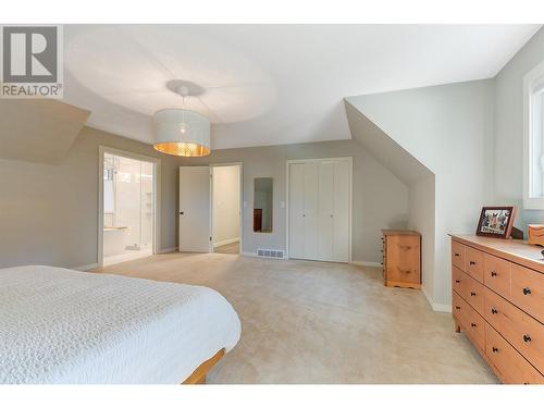 4531 Raymer Road, Kelowna, BC - Indoor Photo Showing Bedroom