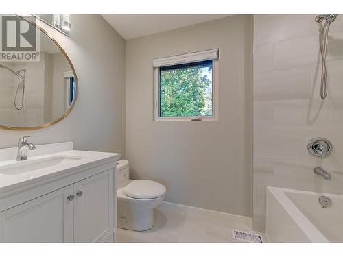 4531 Raymer Road, Kelowna, BC - Indoor Photo Showing Bathroom