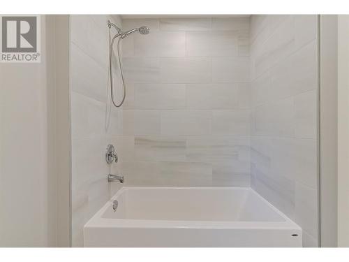 4531 Raymer Road, Kelowna, BC - Indoor Photo Showing Bathroom