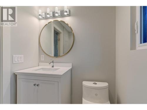 4531 Raymer Road, Kelowna, BC - Indoor Photo Showing Bathroom