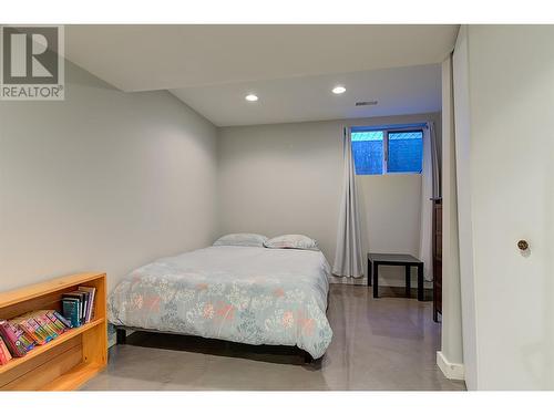 4531 Raymer Road, Kelowna, BC - Indoor Photo Showing Bedroom