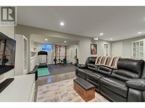 4531 Raymer Road, Kelowna, BC - Indoor