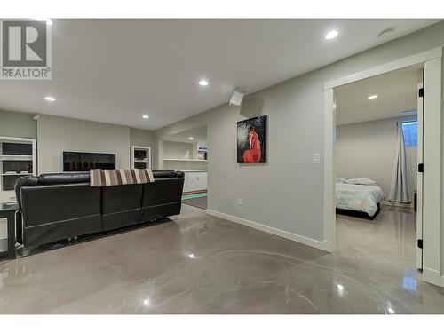 4531 Raymer Road, Kelowna, BC - Indoor