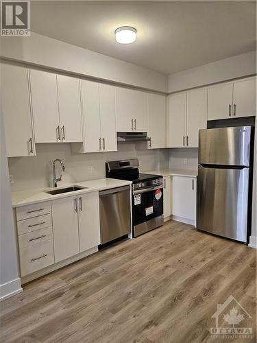 397 Codd'S Road Unit#217, Ottawa, ON - Indoor Photo Showing Kitchen