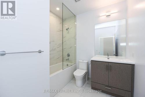 311 - 60 Honeycrisp Crescent, Vaughan, ON - Indoor Photo Showing Bathroom