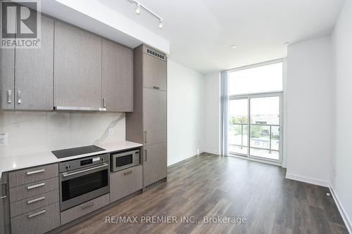 311 - 60 Honeycrisp Crescent, Vaughan, ON - Indoor Photo Showing Kitchen