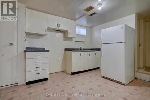 5 Crawford Drive, Brampton, ON - Indoor Photo Showing Kitchen