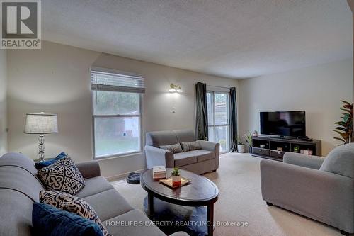 5 Crawford Drive, Brampton, ON - Indoor Photo Showing Living Room