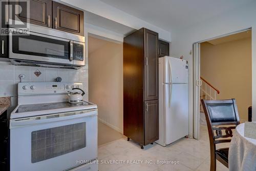 5 Crawford Drive, Brampton, ON - Indoor Photo Showing Kitchen