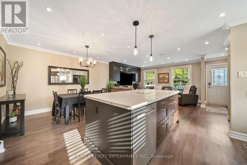 2025 Canning Court, Burlington, ON - Indoor Photo Showing Kitchen With Upgraded Kitchen