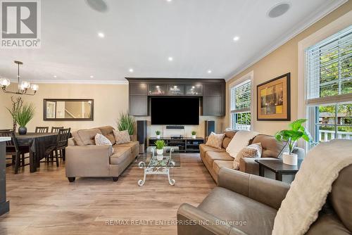 2025 Canning Court, Burlington, ON - Indoor Photo Showing Living Room