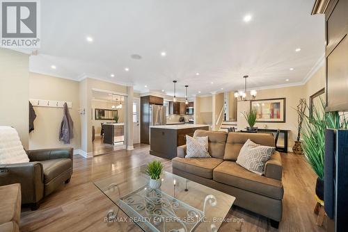 2025 Canning Court, Burlington, ON - Indoor Photo Showing Living Room