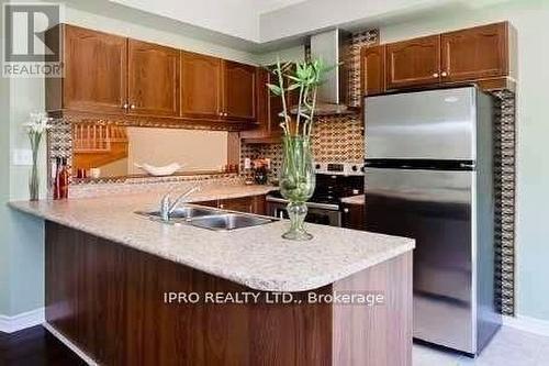 4697 Alana Glen Drive, Mississauga, ON - Indoor Photo Showing Kitchen With Double Sink