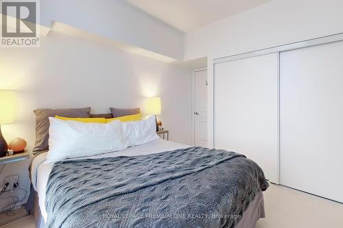 416 - 1940 Ironstone Drive, Burlington, ON - Indoor Photo Showing Bedroom