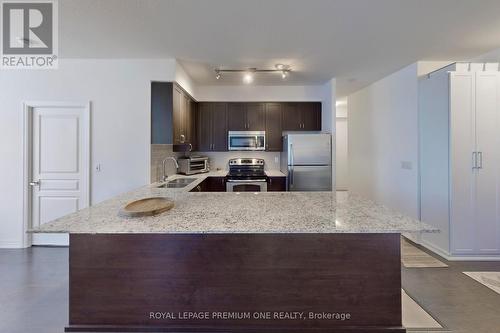 416 - 1940 Ironstone Drive, Burlington, ON - Indoor Photo Showing Kitchen With Double Sink With Upgraded Kitchen