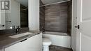 302 - 202 Burnhamthorpe Road E, Mississauga, ON  - Indoor Photo Showing Bathroom 