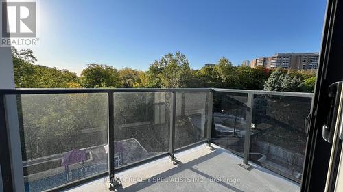 302 - 202 Burnhamthorpe Road E, Mississauga, ON - Outdoor With Balcony