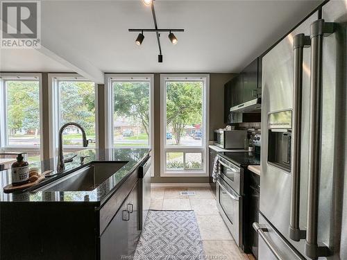 979 Erie Avenue West, Kingsville, ON - Indoor Photo Showing Kitchen With Upgraded Kitchen