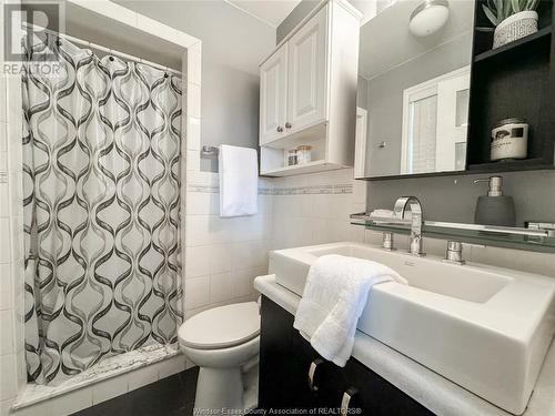 979 Erie Avenue West, Kingsville, ON - Indoor Photo Showing Bathroom