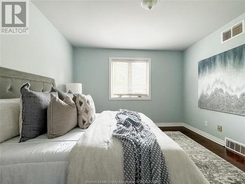 979 Erie Avenue West, Kingsville, ON - Indoor Photo Showing Bedroom