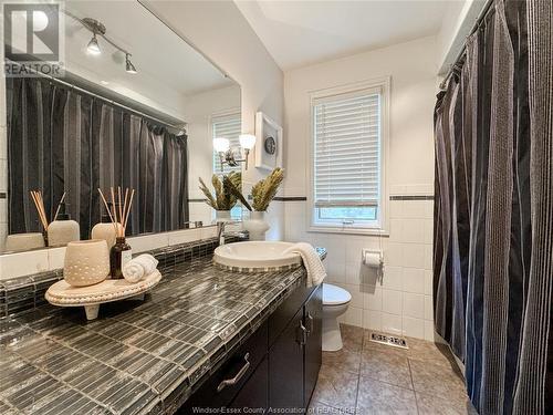 979 Erie Avenue West, Kingsville, ON - Indoor Photo Showing Bathroom