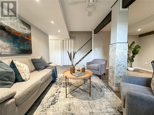 979 Erie Avenue West, Kingsville, ON - Indoor Photo Showing Living Room