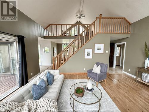 979 Erie Avenue West, Kingsville, ON - Indoor Photo Showing Living Room