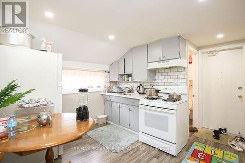 24 Duke Street, Brantford, ON - Indoor Photo Showing Kitchen