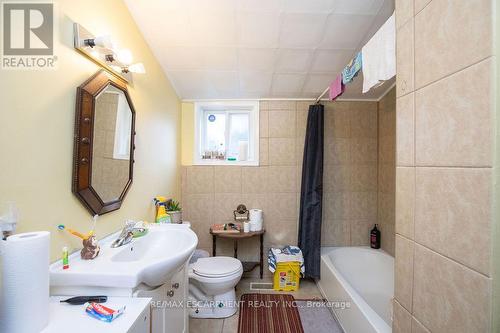 24 Duke Street, Brantford, ON - Indoor Photo Showing Bathroom