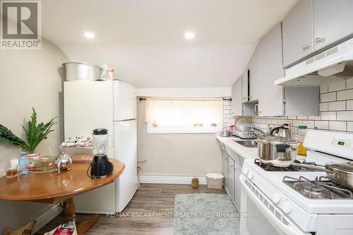 24 Duke Street, Brantford, ON - Indoor Photo Showing Kitchen